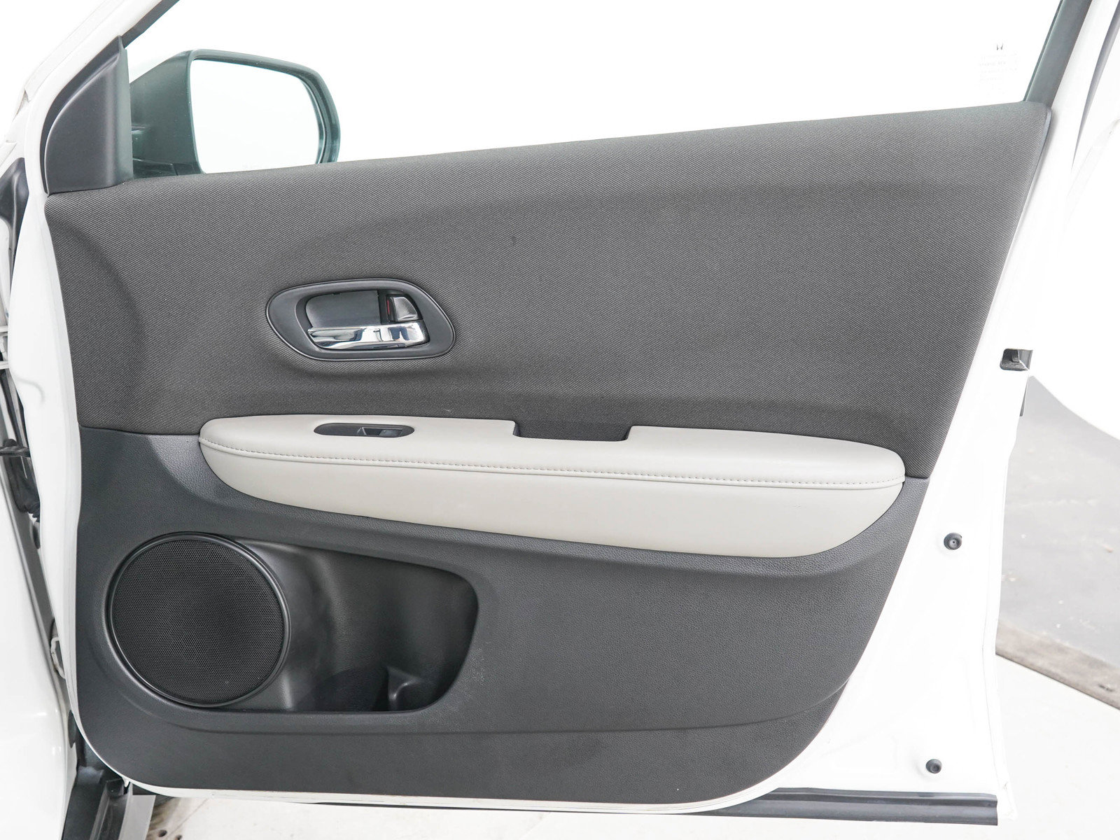 Used 2020 Honda HR-V LX image 11