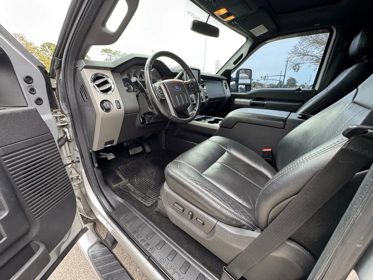 Used 2016 Ford F250 Lariat w/ Lariat Ultimate Package image 8