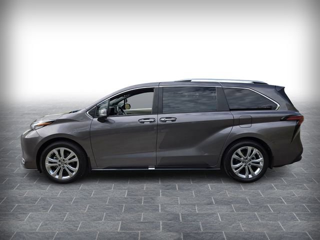 Used 2023 Toyota Sienna Platinum FWD image 4