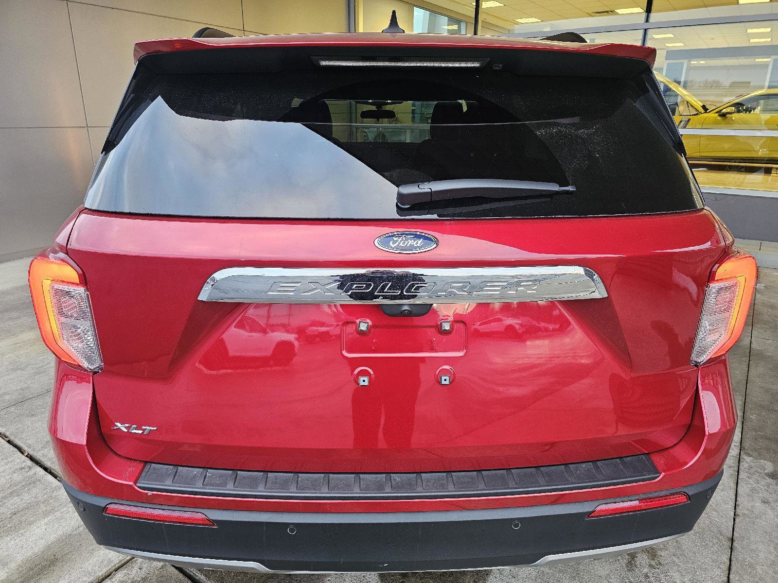 Used 2024 Ford Explorer XLT w/ Equipment Group 202A image 4