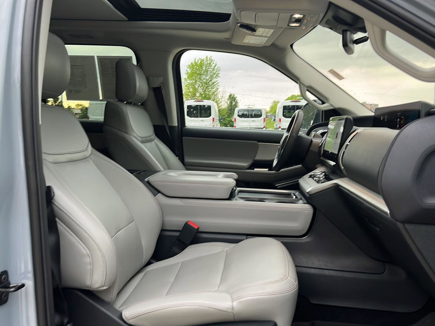 Used 2025 Ford Expedition Active AWD/4WD image 26