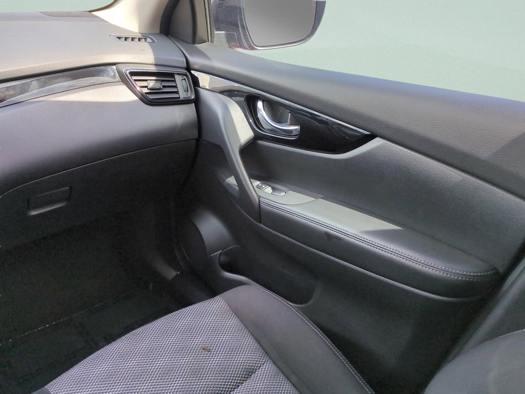 Certified 2018 Nissan Rogue Sport SV image 16