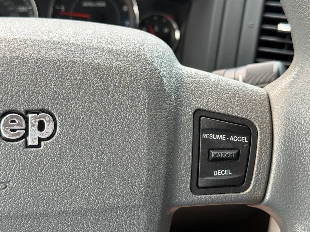 Used 2007 Jeep Grand Cherokee Laredo w/ Cargo Convenience Group AWD/4WD image 15