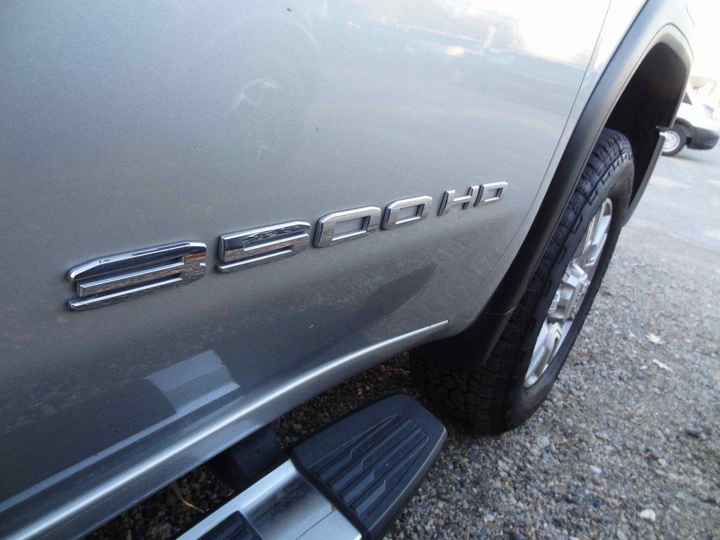 Used 2023 GMC Sierra 3500 SLT w/ SLT Premium Package image 8