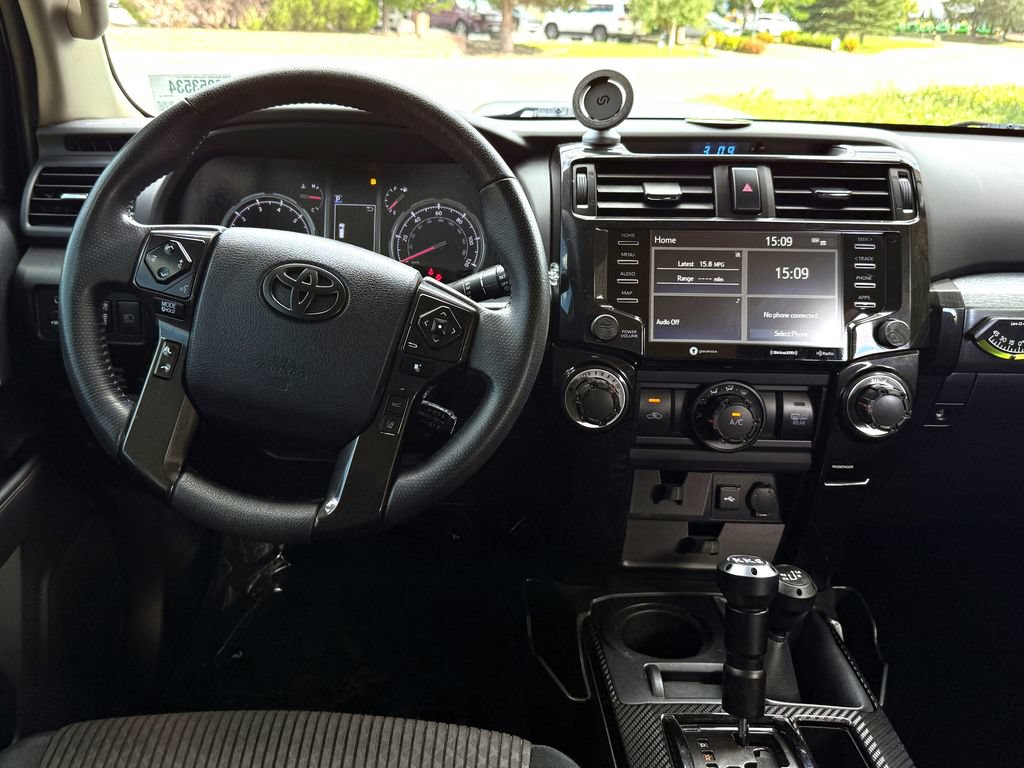 Used 2022 Toyota 4Runner TRD Off-Road AWD/4WD image 25