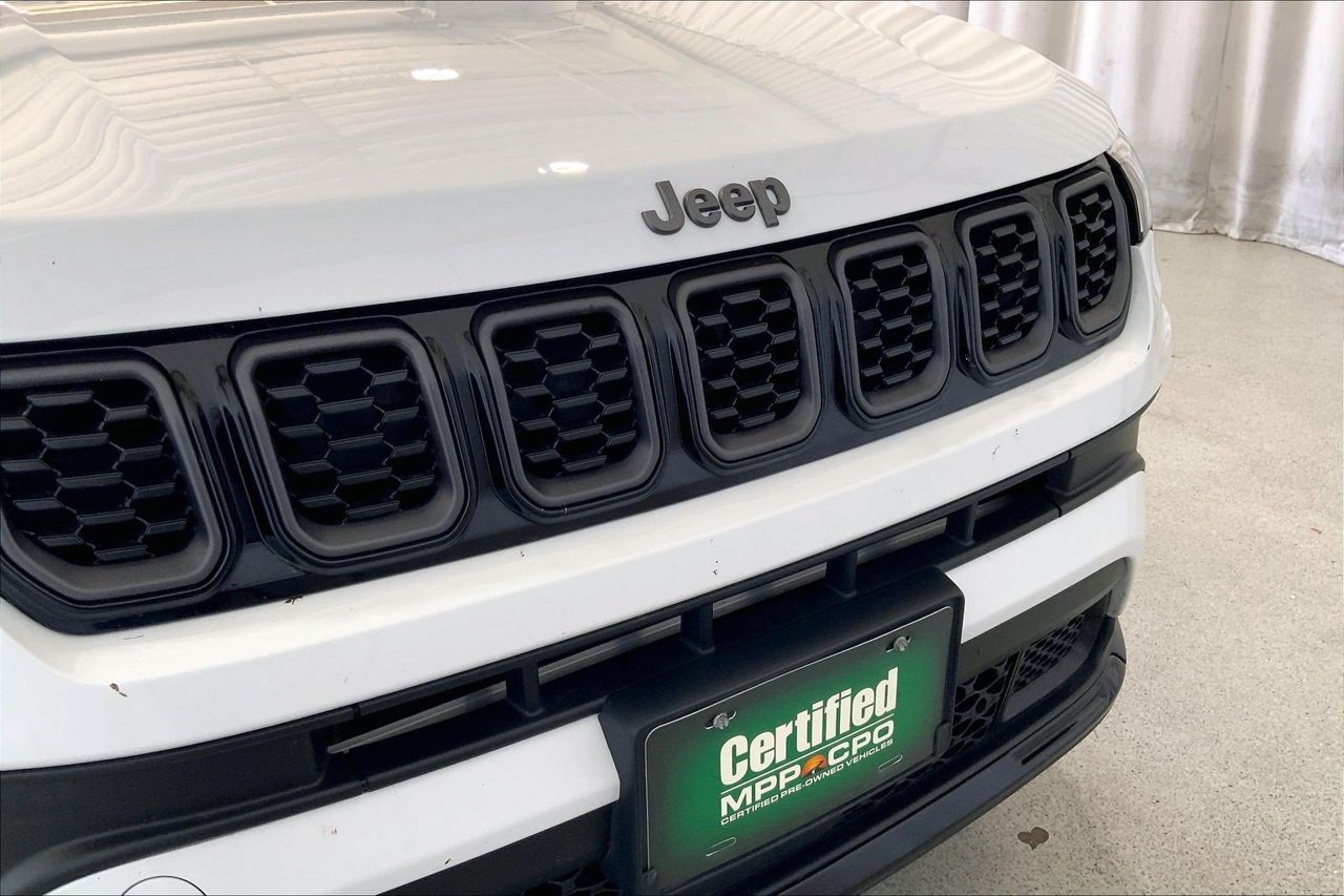Used 2024 Jeep Compass Latitude w/ Altitude Special Edition AWD/4WD image 29