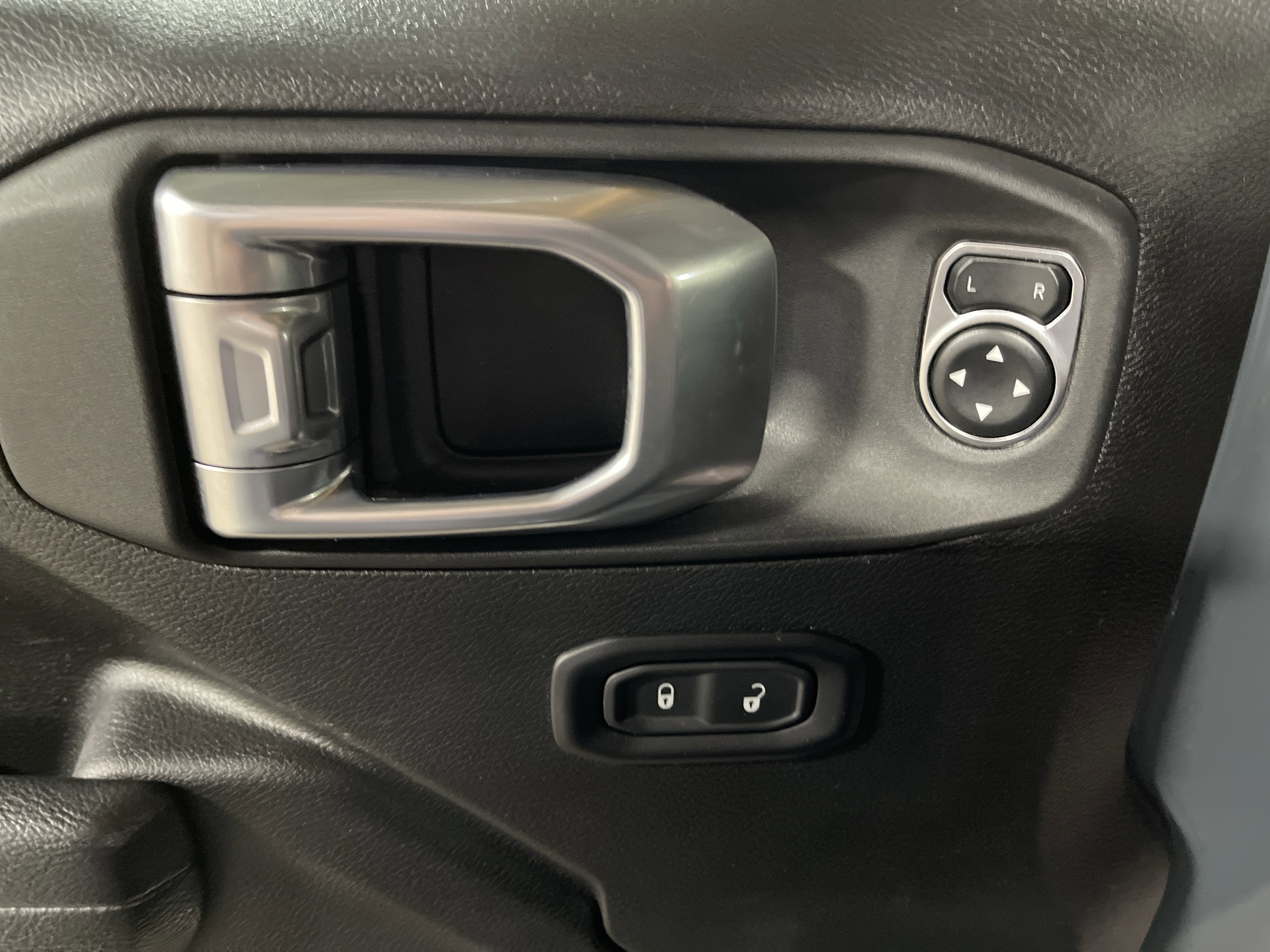 Used 2024 Jeep Wrangler Sport S image 8