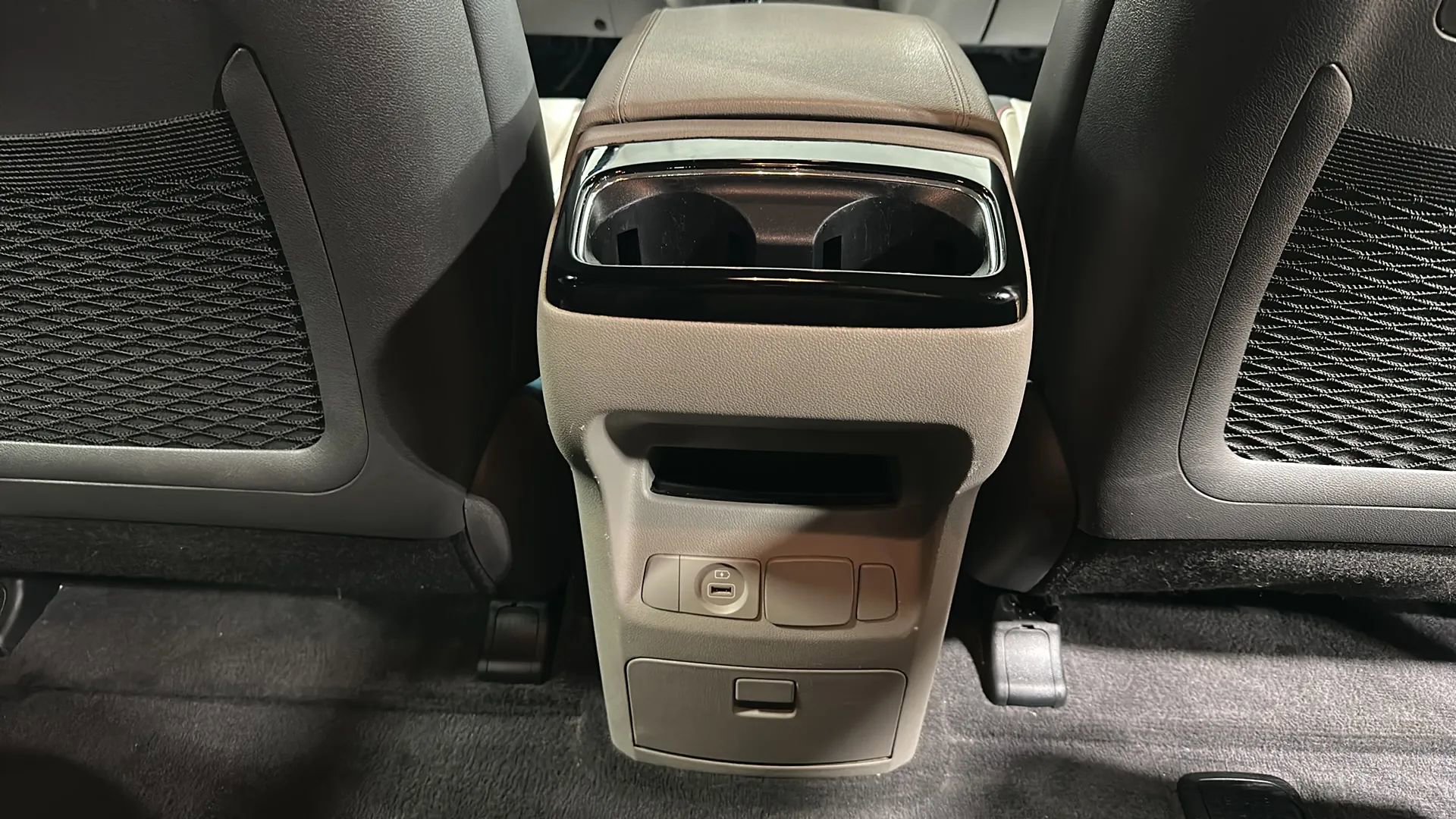 Used 2018 Kia Sedona EX image 22