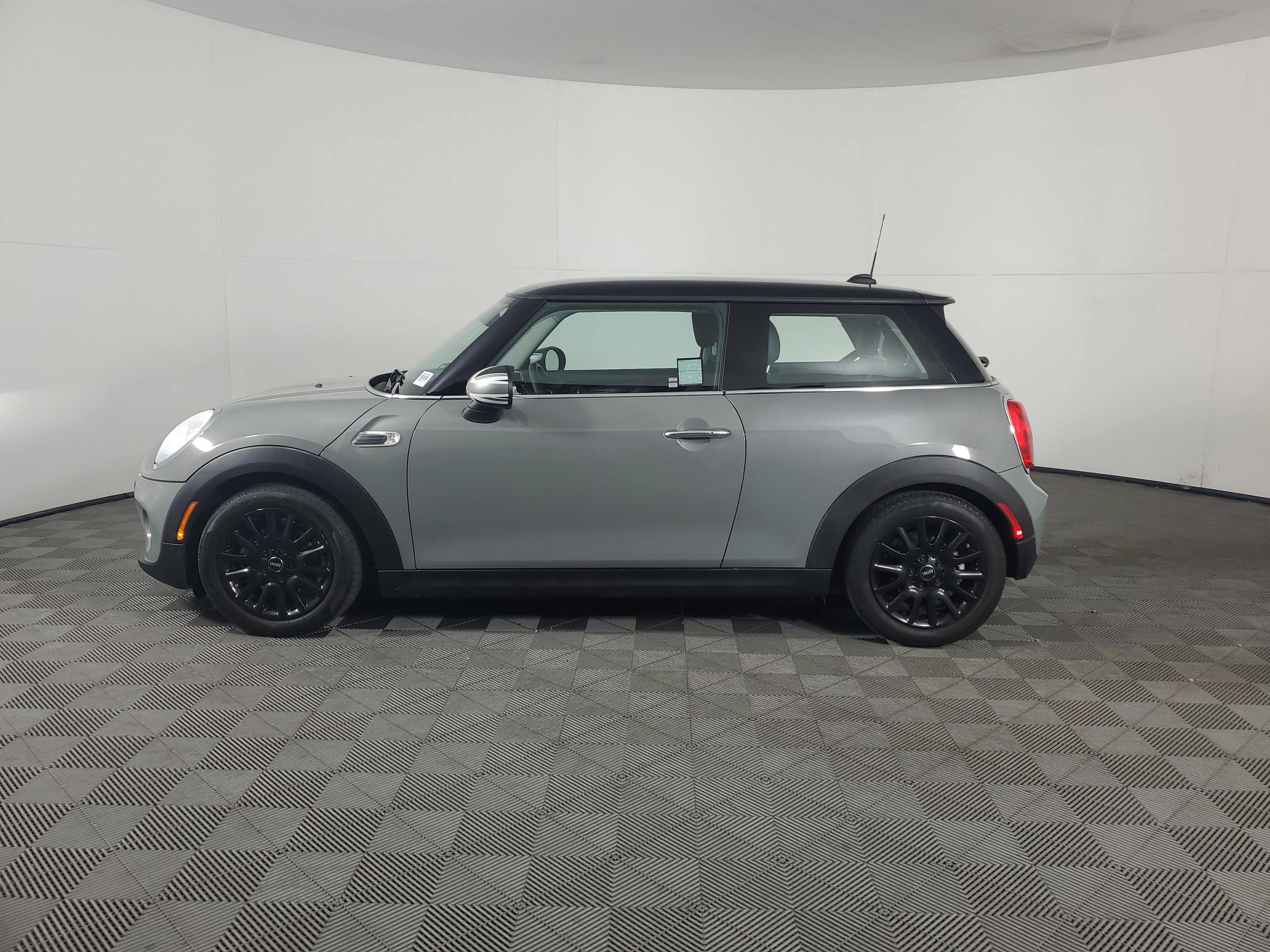 Used 2015 MINI Cooper 2-Door Hardtop image 7