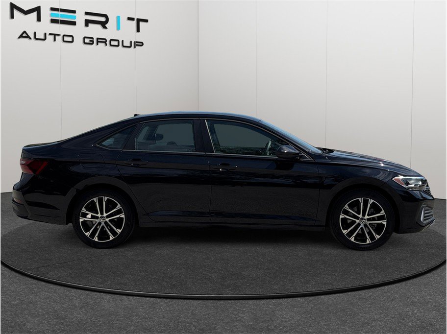 Used 2022 Volkswagen Jetta Sport image 10