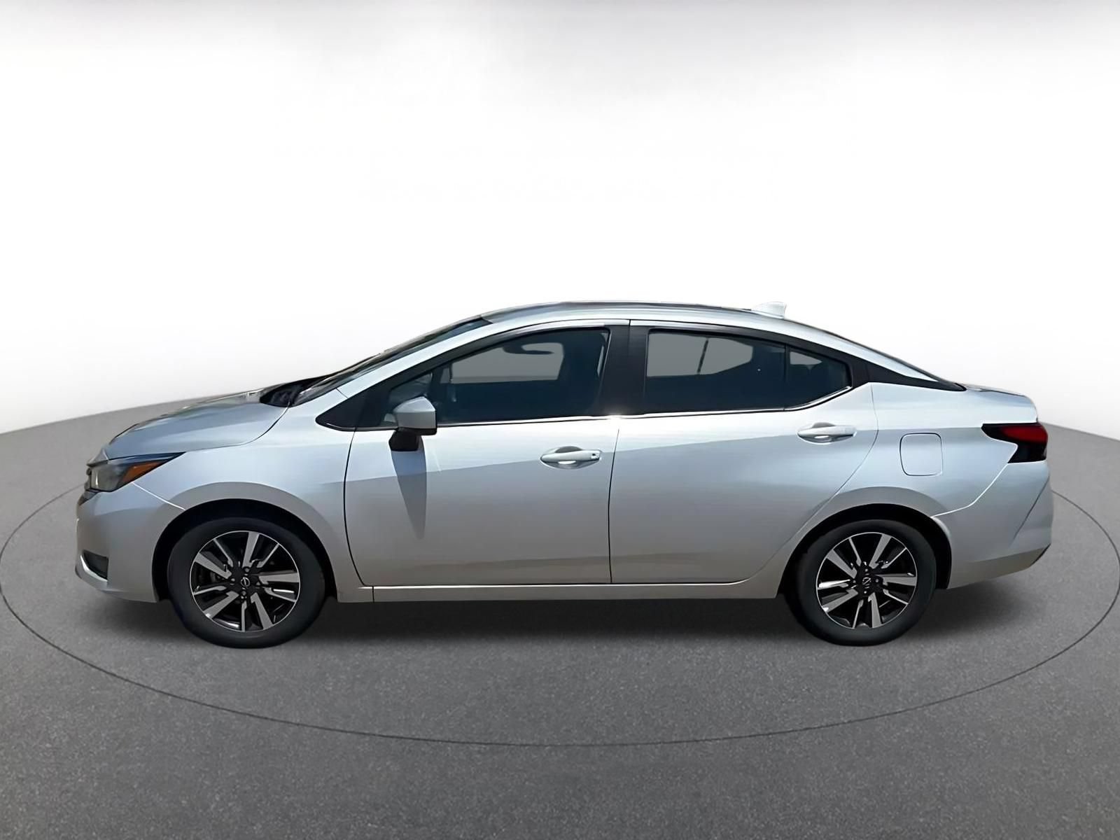 Used 2025 Nissan Versa SV FWD image 8