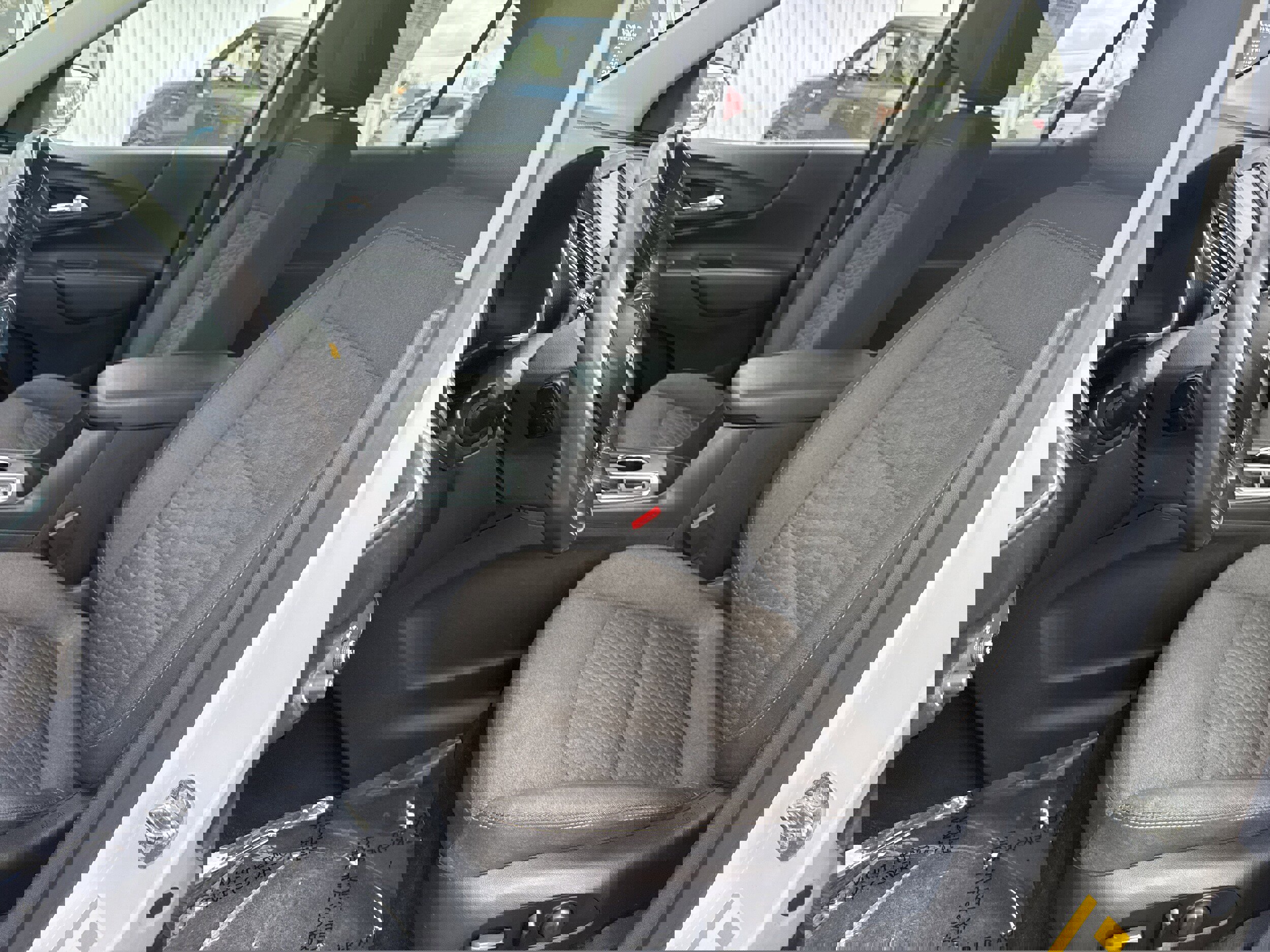 Used 2018 Chevrolet Equinox LT image 3