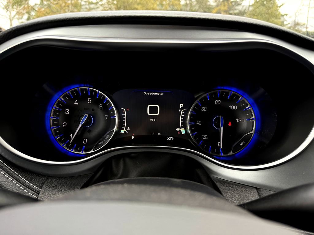 New 2026 Chrysler Pacifica Limited w/ Uconnect Theater Family Group FWD image 18
