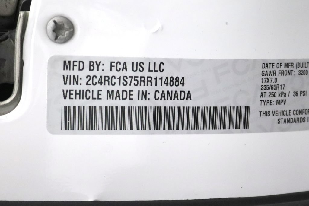 Used 2024 Chrysler Pacifica Limited FWD image 29