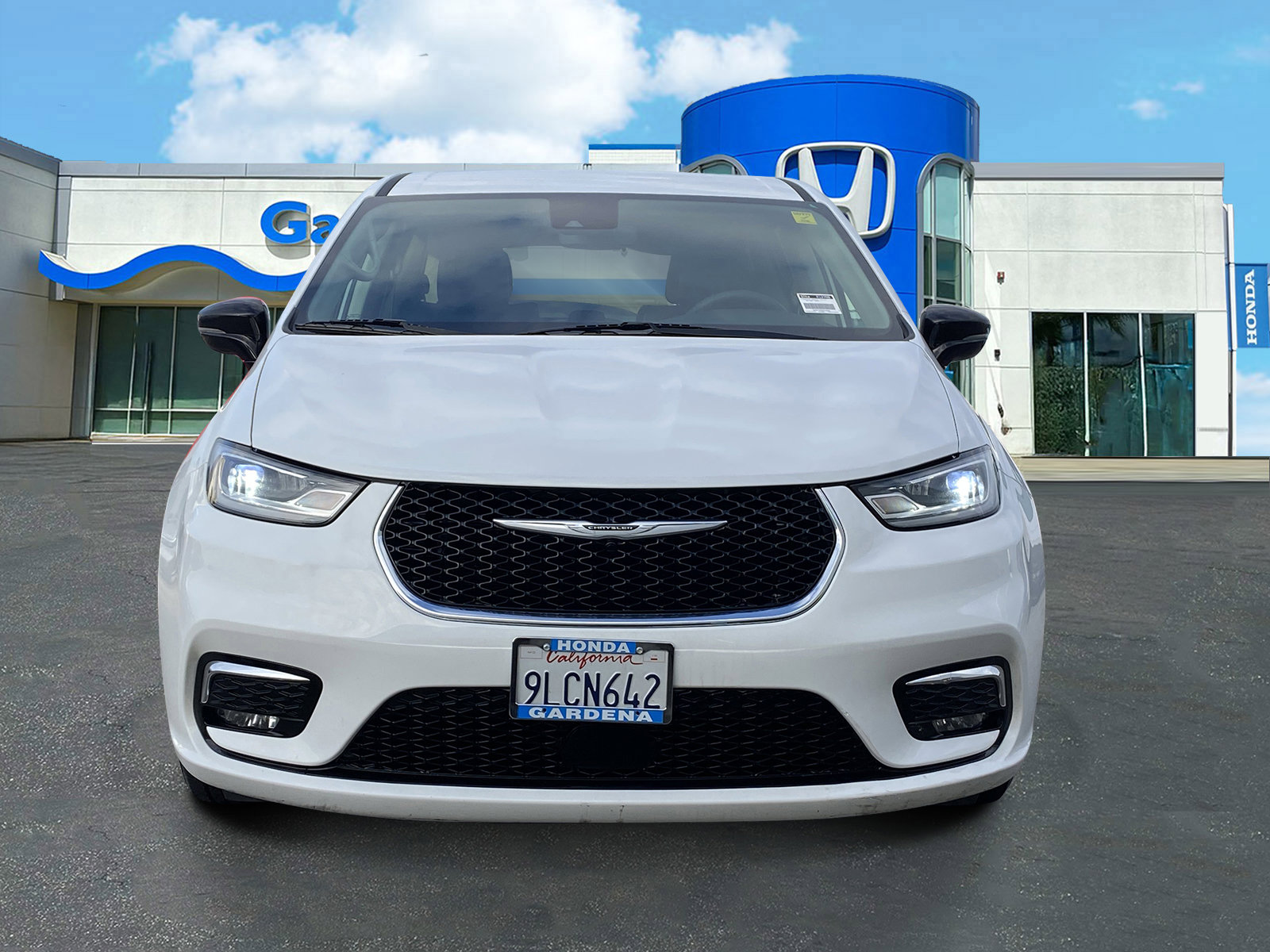 Used 2024 Chrysler Pacifica Select video 2