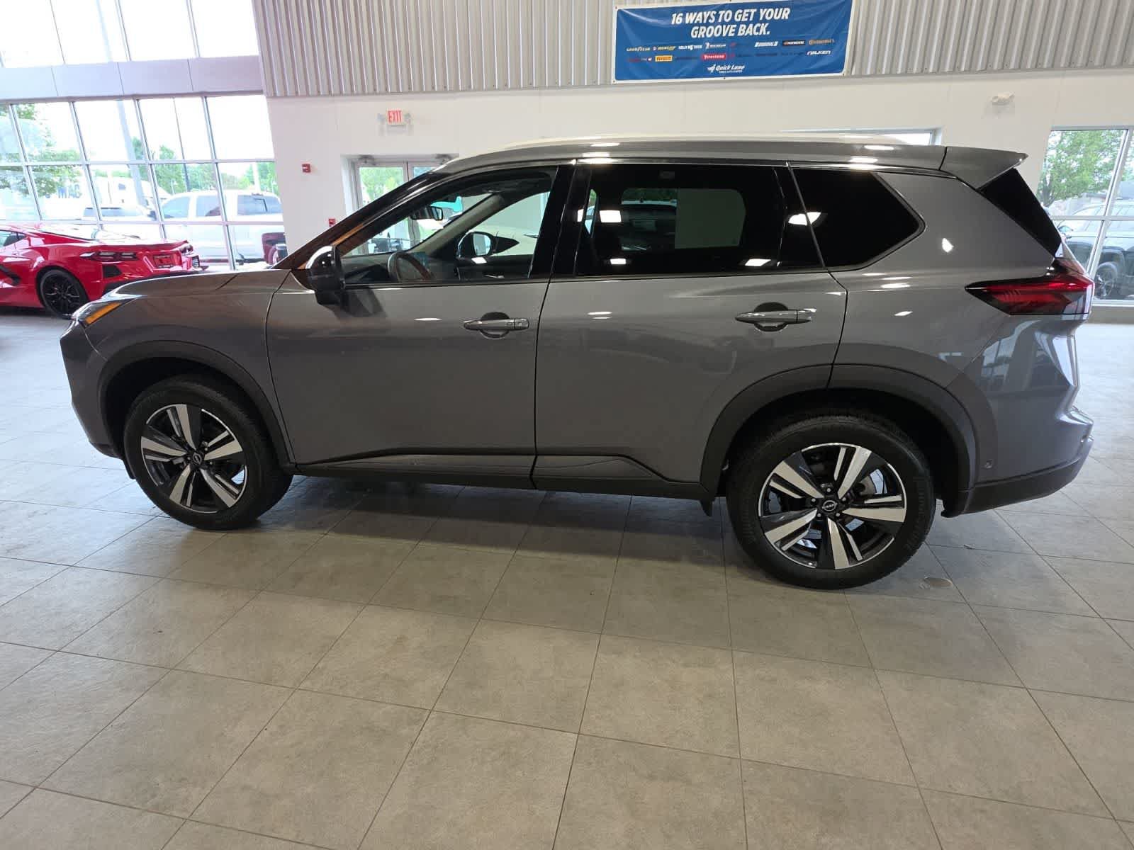 Used 2026 Nissan Rogue SL AWD/4WD image 12