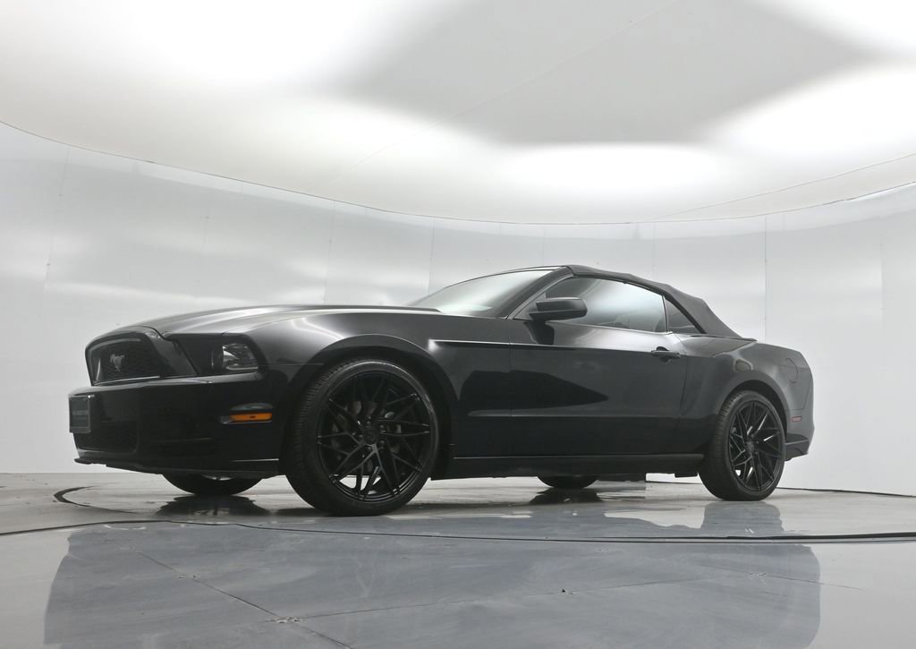 Used 2014 Ford Mustang Convertible w/ Equipment Group 102A image 39