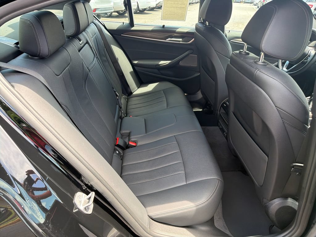 Used 2022 BMW 530i w/ Executive Package RWD image 15