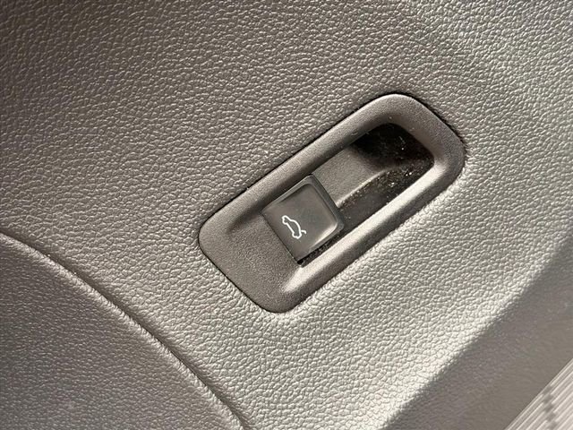 Used 2024 Volkswagen Atlas Cross Sport SE image 12
