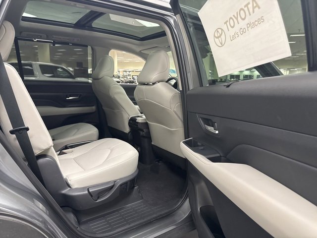 New 2026 Toyota Grand Highlander Platinum image 13