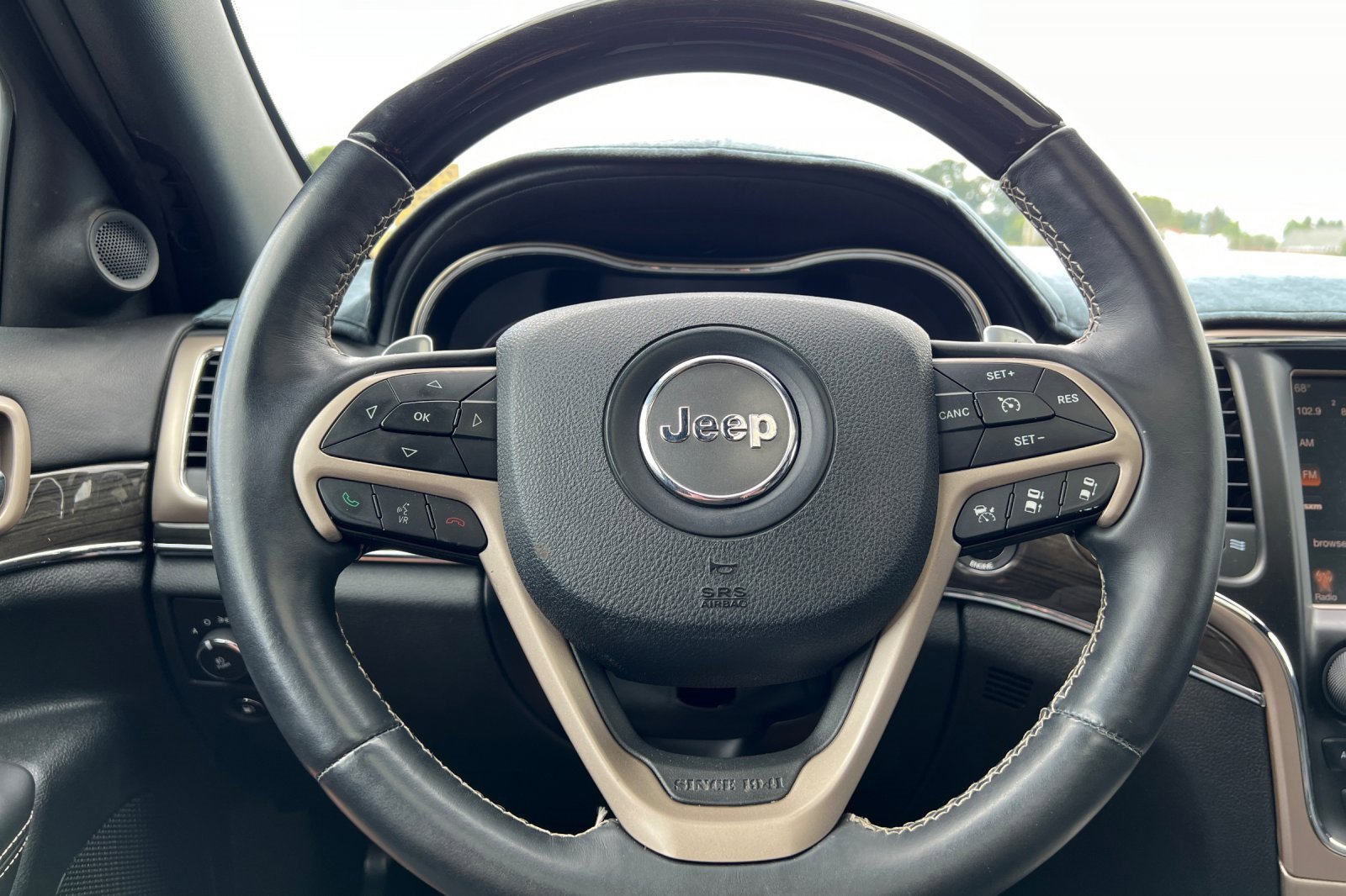 Used 2014 Jeep Grand Cherokee Overland w/ Advanced Technology Group image 24