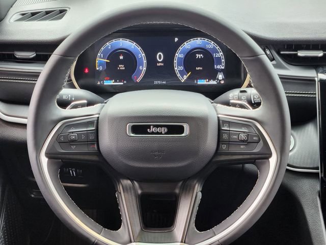 Certified 2025 Jeep Grand Cherokee Laredo w/ Luxury Tech Group I RWD image 26