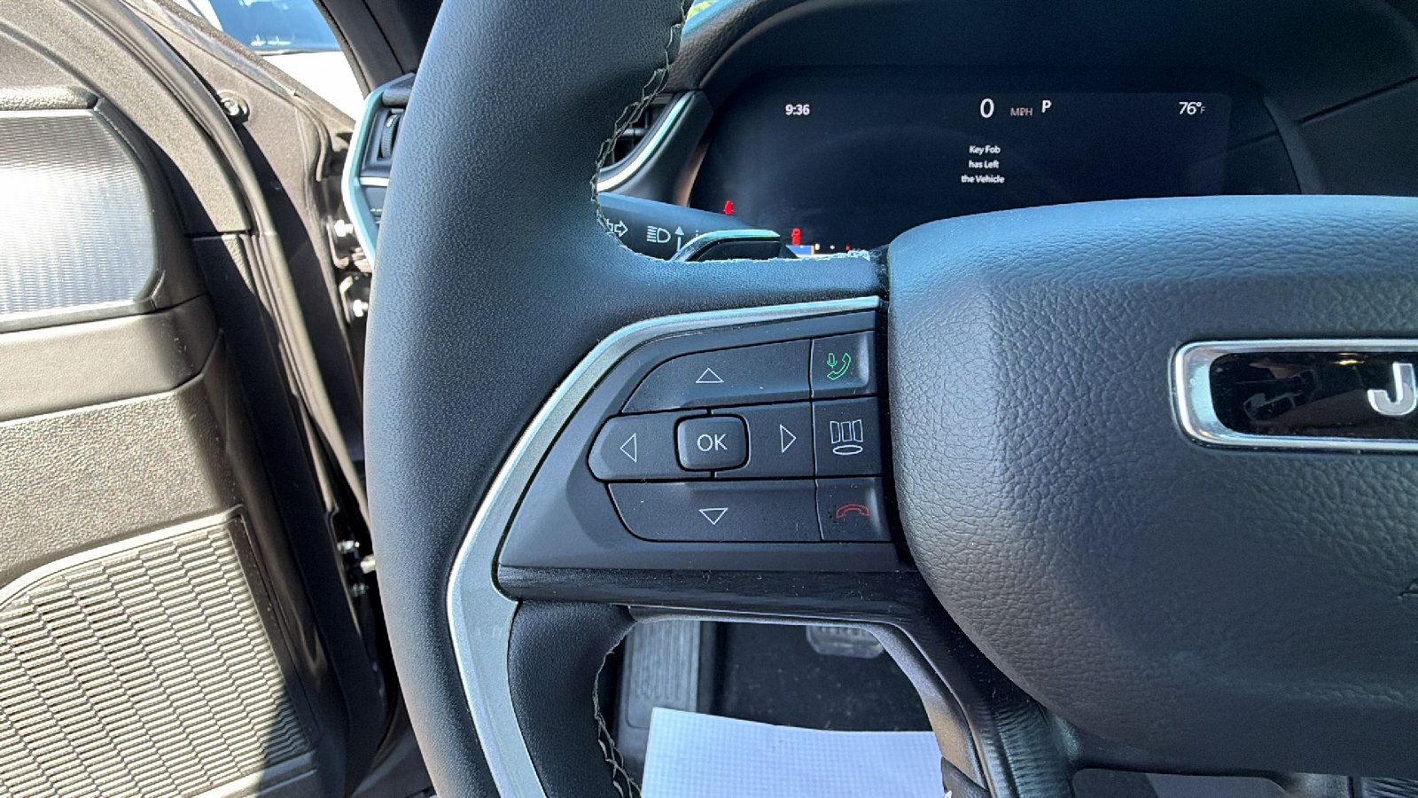 Used 2025 Jeep Grand Cherokee Laredo X RWD image 27