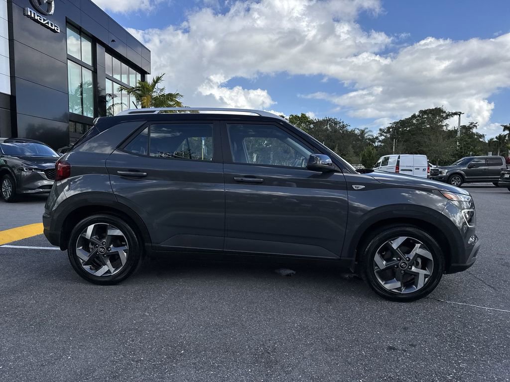 Used 2024 Hyundai Venue Limited image 24