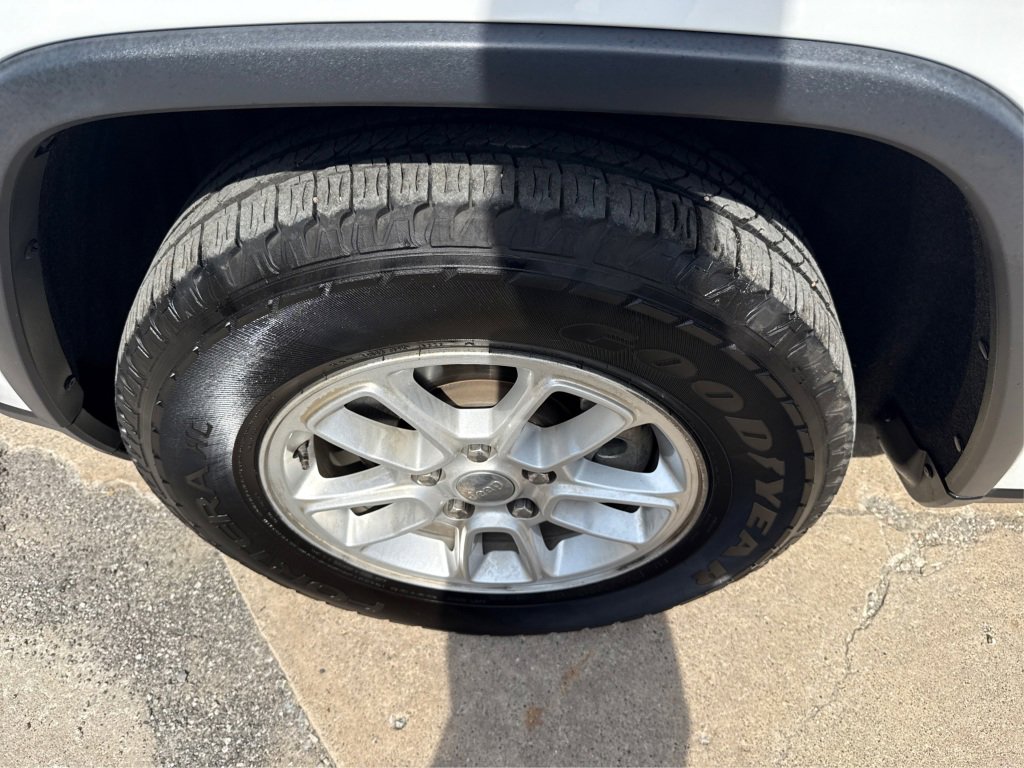 Used 2018 Jeep Grand Cherokee Laredo image 20