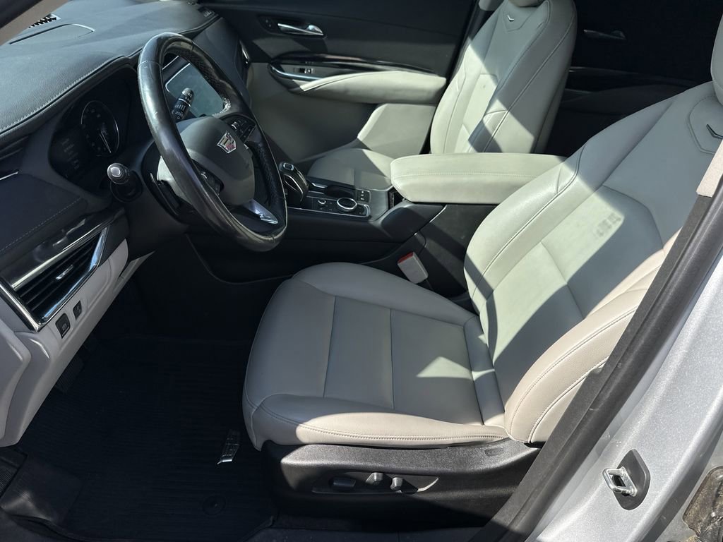 Used 2019 Cadillac XT4 Luxury w/ Cold Weather Package FWD image 14