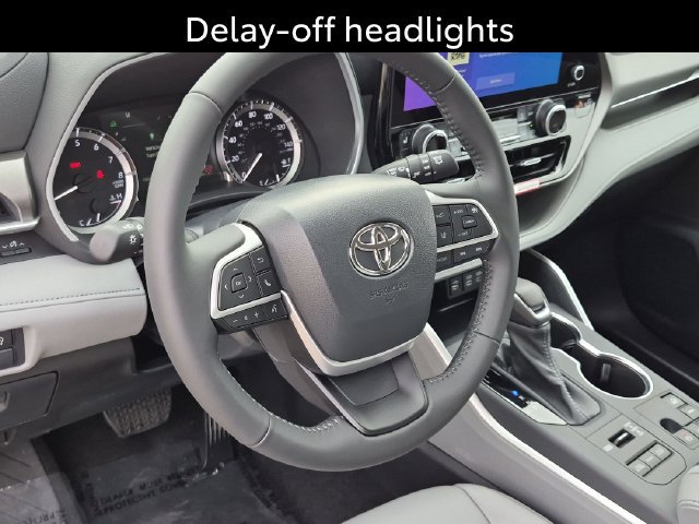 Certified 2026 Toyota Highlander XLE AWD/4WD image 12