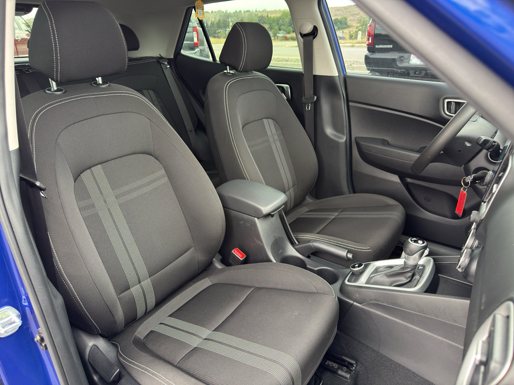 Used 2022 Hyundai Venue SEL FWD image 13