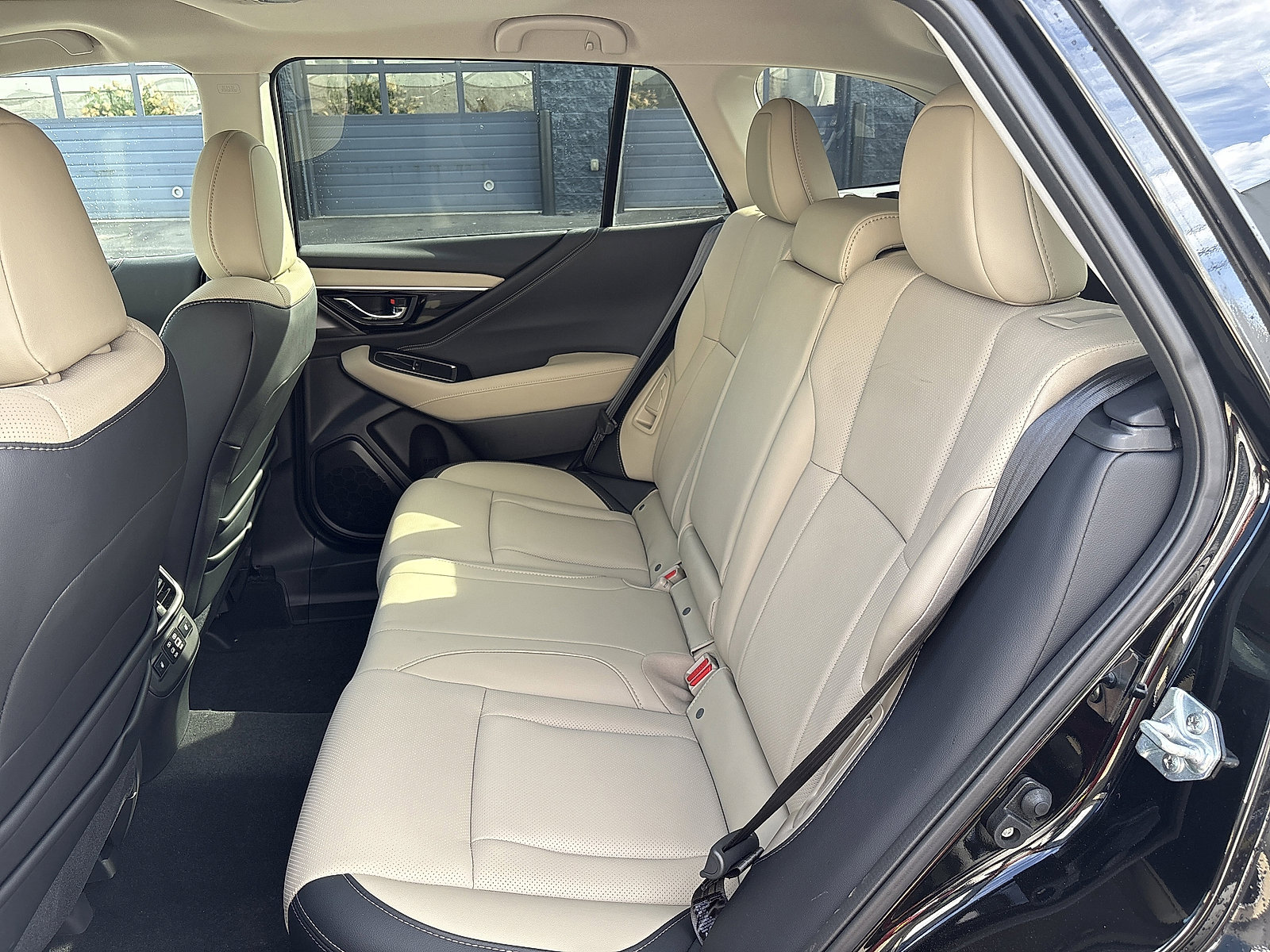 Used 2025 Subaru Outback Limited image 21