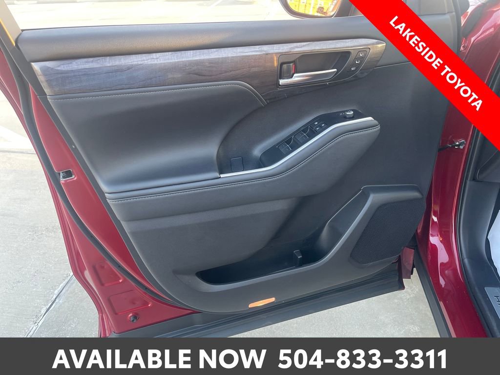 Certified 2025 Toyota Highlander Limited image 25