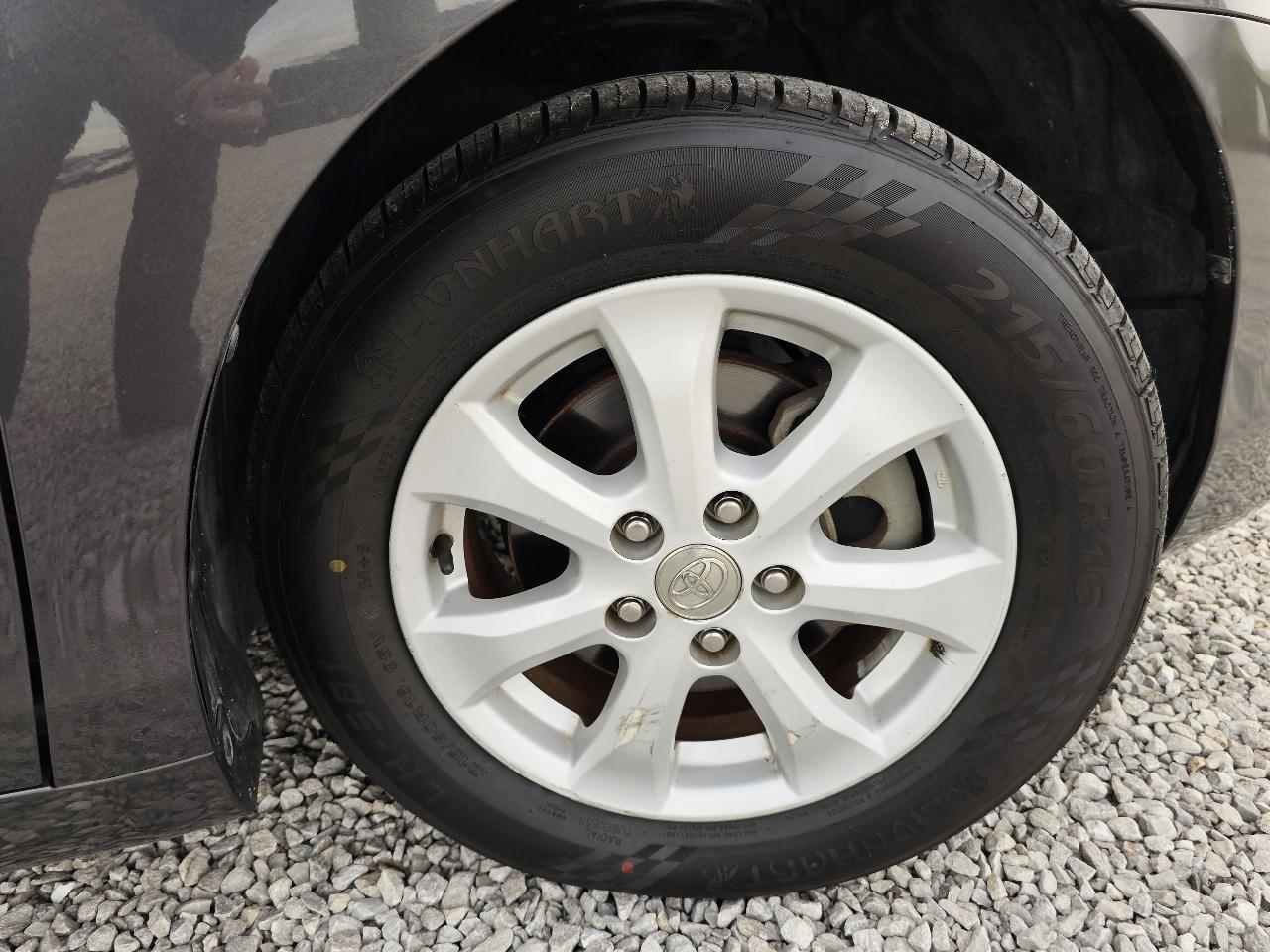 Used 2010 Toyota Camry LE image 68