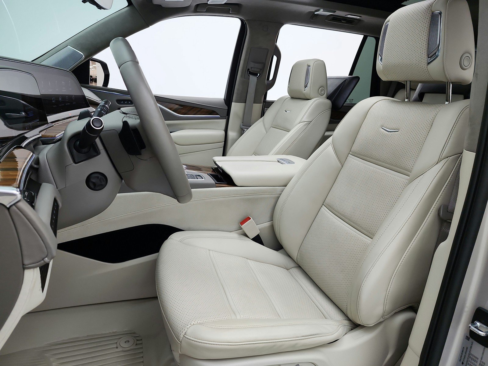 Used 2024 Cadillac Escalade Sport Platinum w/ LPO, ONYX Package AWD/4WD image 13