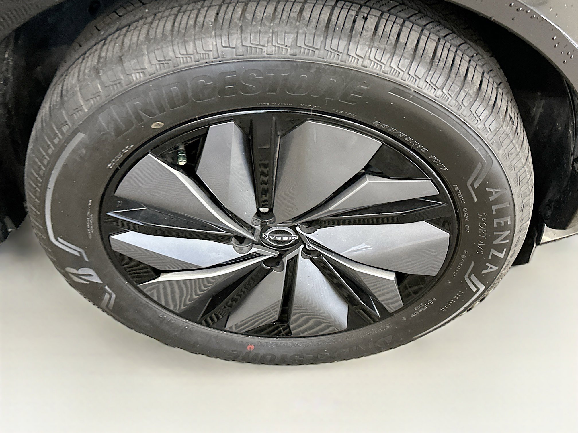 Used 2024 Nissan Ariya AWD image 11