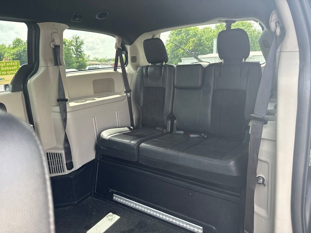 Used 2017 Dodge Grand Caravan SXT FWD image 9