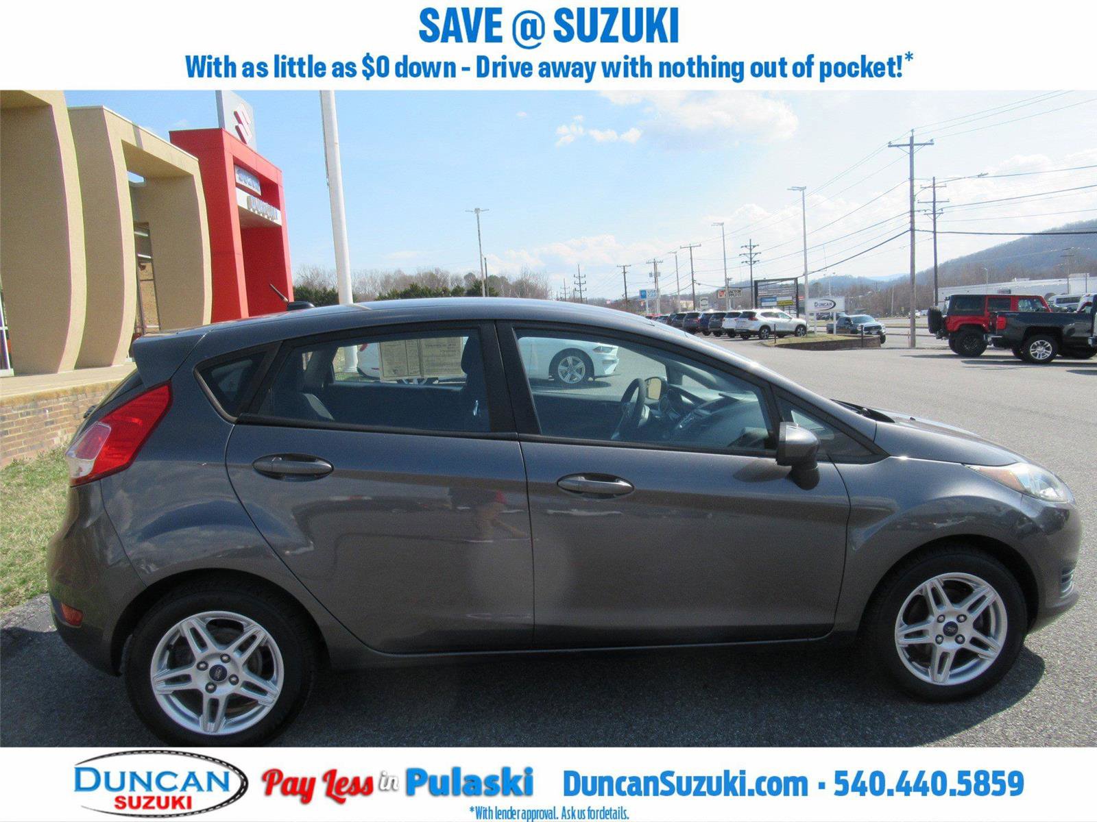 Used 2017 Ford Fiesta SE FWD image 2