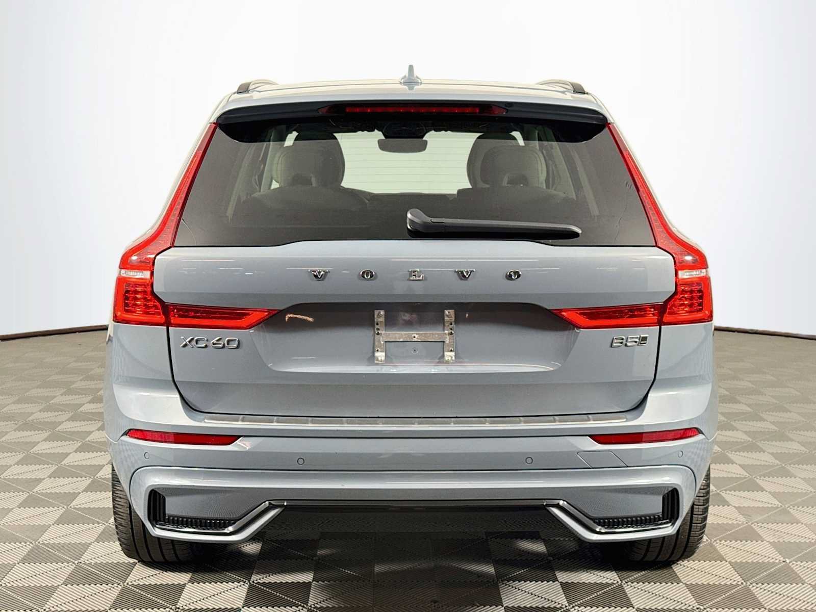 Used 2023 Volvo XC60 B5 Ultimate w/ Climate Package AWD/4WD image 6