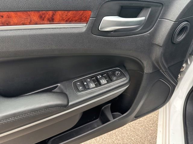 Used 2014 Chrysler 300 w/ Driver Convenience Group RWD image 12