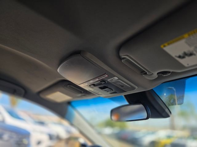 Used 2020 Toyota Camry SE image 12