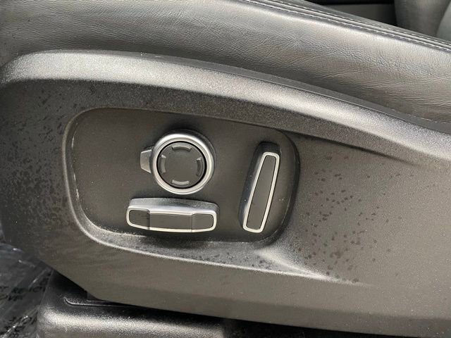 Used 2023 Land Rover Defender 130 SE image 11