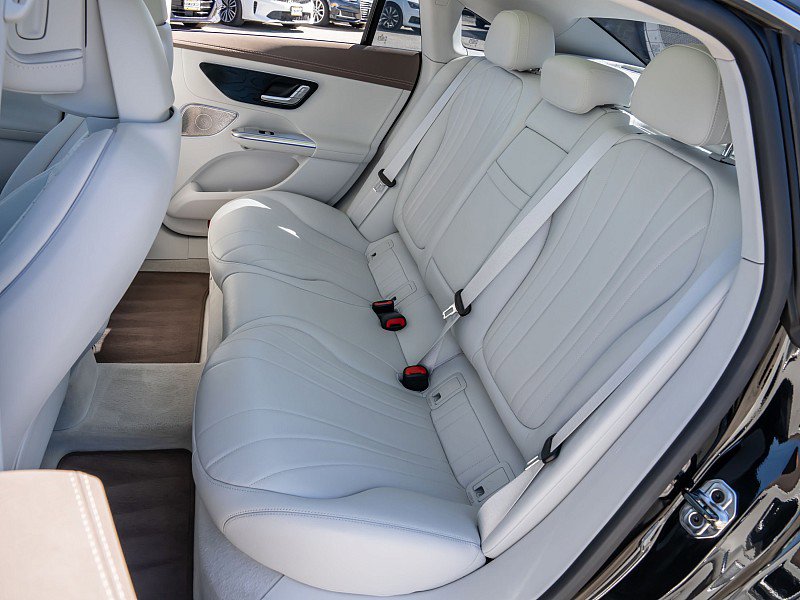 Used 2023 Mercedes-Benz EQE 500 4MATIC Sedan image 16