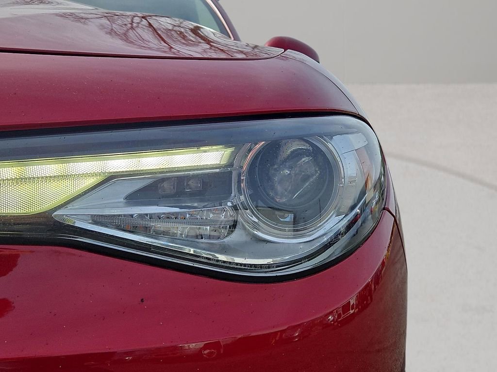 Used 2018 Alfa Romeo Giulia Ti w/ Quick Order Package 22X Lusso image 9