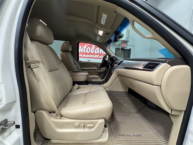 Used 2013 Cadillac Escalade EXT AWD/4WD image 9