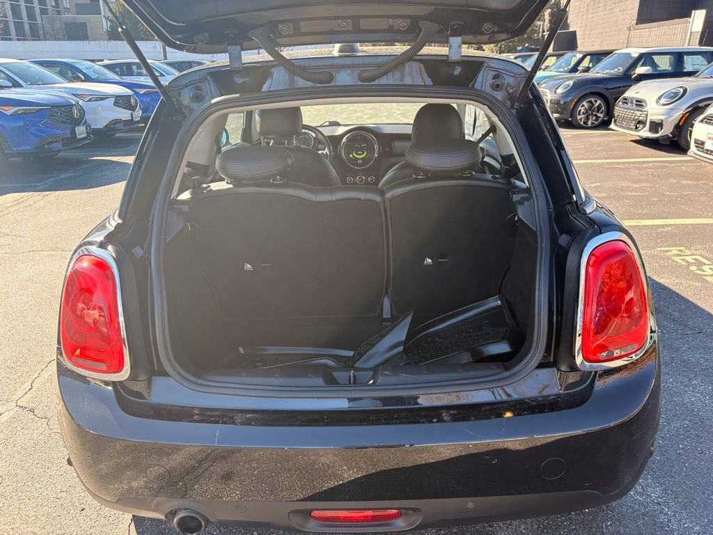 Used 2018 MINI Cooper 2-Door Hardtop image 16