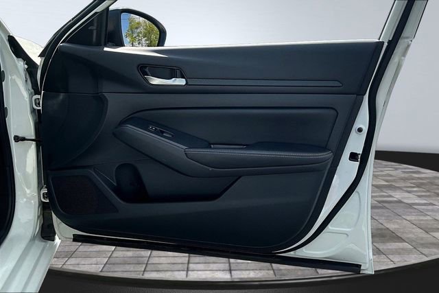 Used 2025 Nissan Altima 2.5 SV image 25