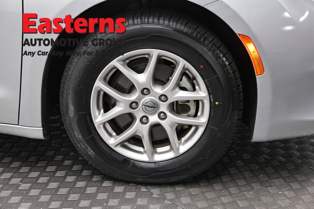Used 2023 Chrysler Voyager LX FWD image 32