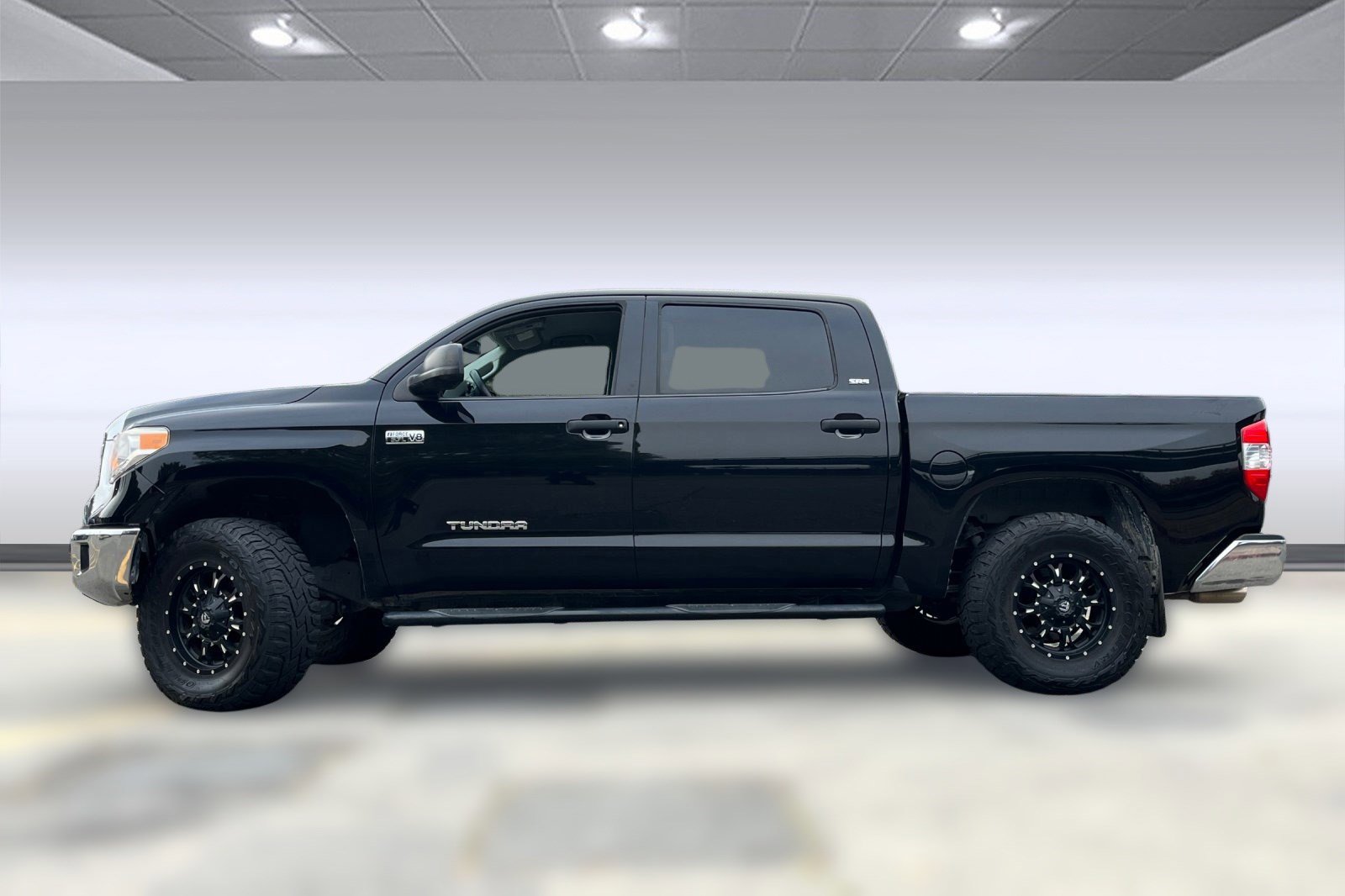 Used 2015 Toyota Tundra SR5 w/ SR5 Upgrade Package image 2